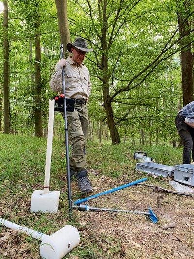 Ein Mann im Wald