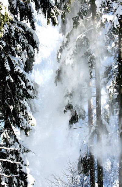 la neve cade al suolo successivamente la neve cade al suolo successivamente