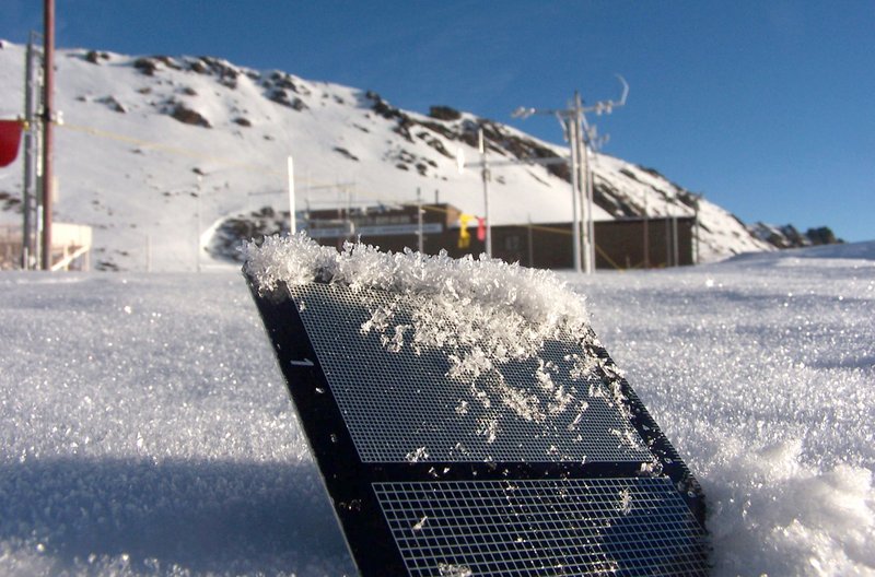 broma sulla superficie brina sulla superficie