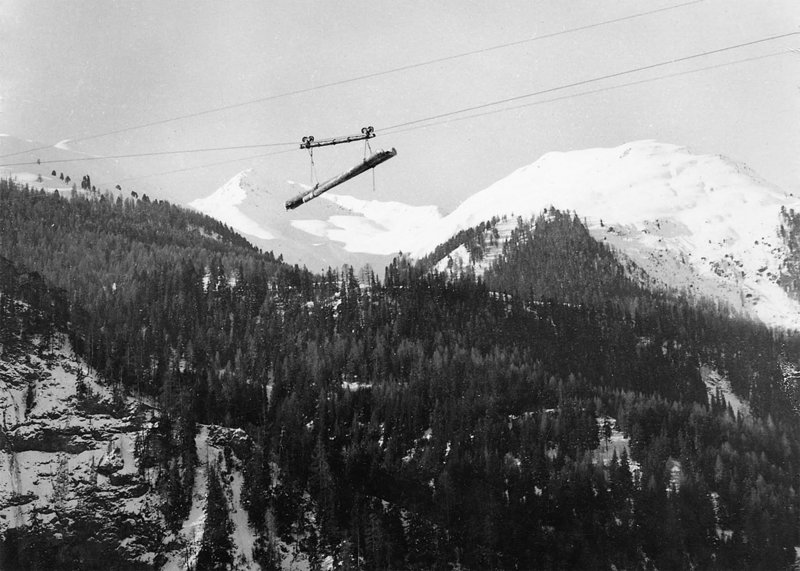 La teleferica Valtellina in esercizio attorno al 1935 e che attraversava le gole dell'Ardez La teleferica Valtellina in esercizio attorno al 1935 e che attraversava le gole dell'Ardez